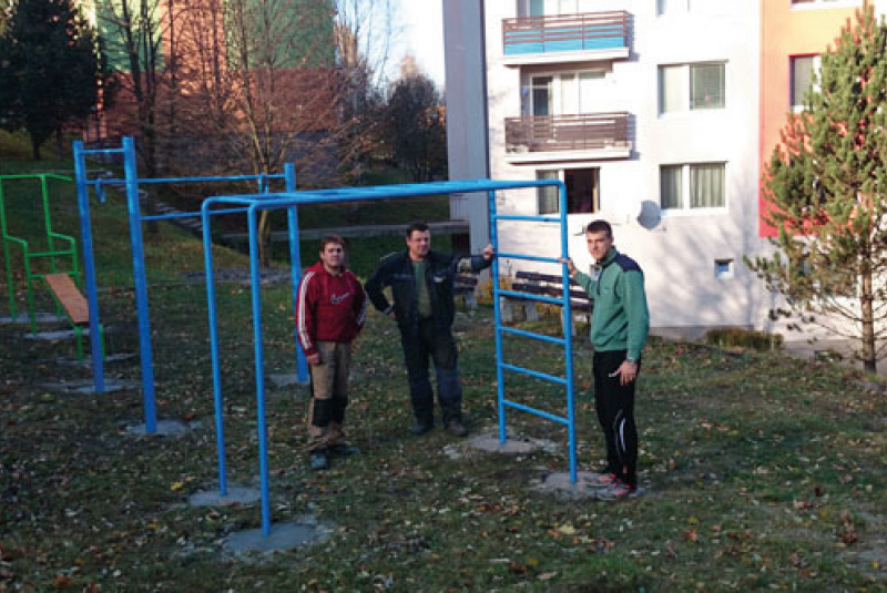 Workoutové ihrisko na sídlisku Žarec zo súkromných zdrojov r. 2014