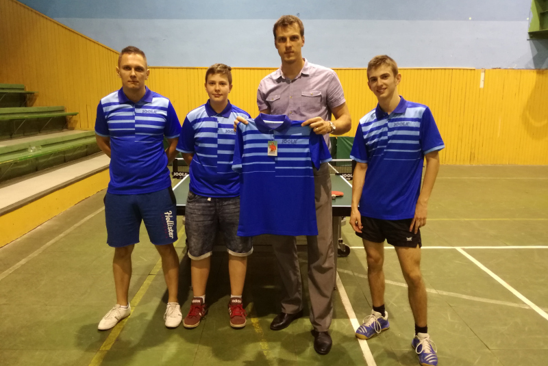 Odovzdanie dresov pre Mestský stolnotenisový klub extraliga muži r. 2017